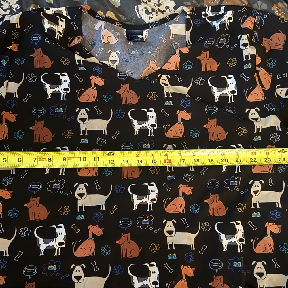 Zoe+Chloe Very Cute Black Dog Print Scrub Top 2X - Picture 11 of 16